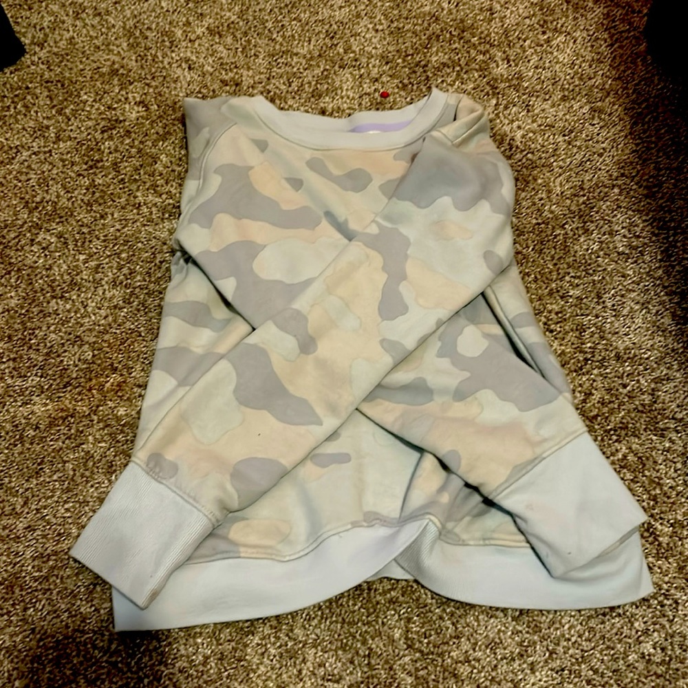 All in Motion Girls XL colored camo in pretty good condition